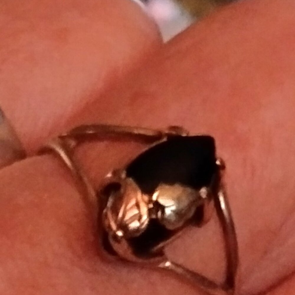 Onyx in black hills gold, 10 CT gold, estate